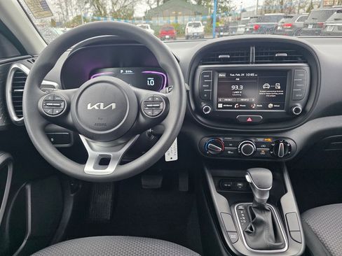Used 2025 Kia Soul LX image 9