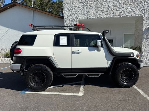 Used 2013 Toyota FJ Cruiser 2WD image 25