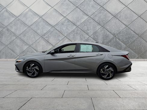 Certified 2025 Hyundai Elantra Sport image 4