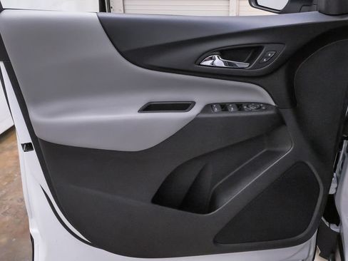 Used 2021 Chevrolet Equinox LS FWD image 23
