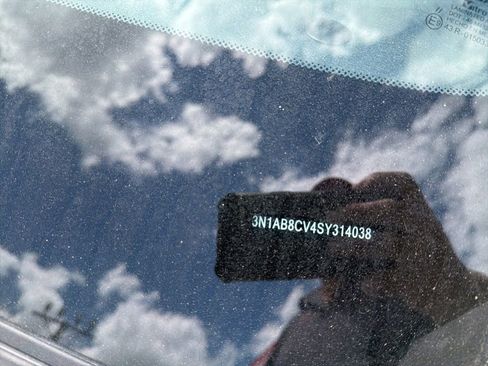 Used 2025 Nissan Sentra SV FWD image 5