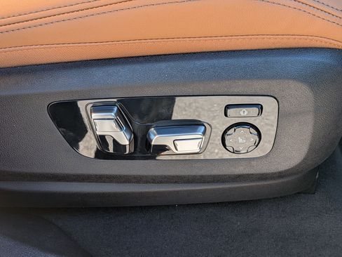 New 2026 BMW X6 xDrive40i w/ Climate Comfort Package image 39