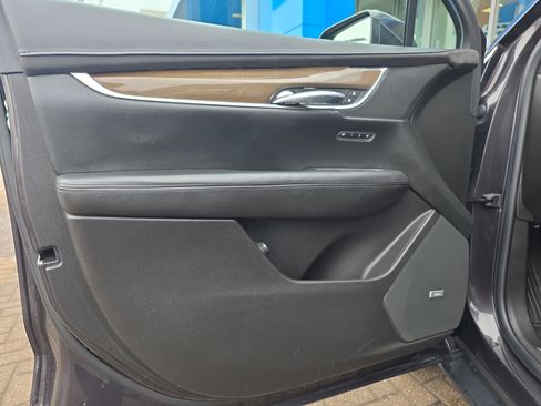 Used 2018 Cadillac XT5 Platinum w/ Driver Assist Package image 14