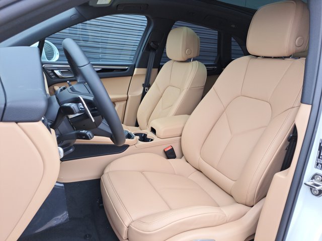 Used 2026 Porsche Macan AWD/4WD image 5