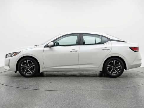 Used 2025 Nissan Sentra SV FWD image 5