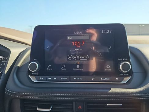 Used 2023 Nissan Rogue S image 27