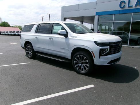 New 2026 Chevrolet Suburban High Country w/ Sun And Tow Package AWD/4WD image 9