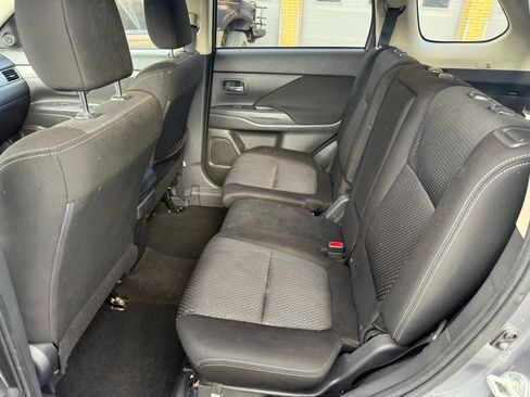 Used 2017 Mitsubishi Outlander ES image 12