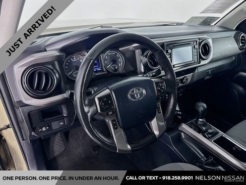 Used 2019 Toyota Tacoma SR5 AWD/4WD image 9