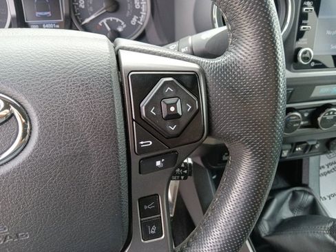 Used 2021 Toyota Tacoma TRD Off-Road w/ Technology Package AWD/4WD image 19
