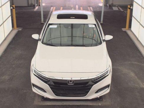 Used 2019 Honda Accord Touring image 2