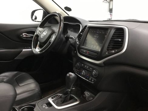 Used 2018 Jeep Cherokee Overland AWD/4WD image 25