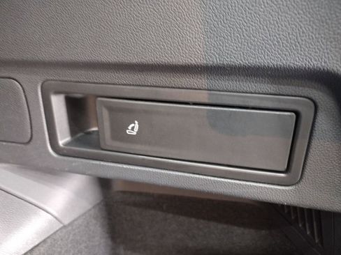 Used 2021 Volkswagen Tiguan SEL image 19