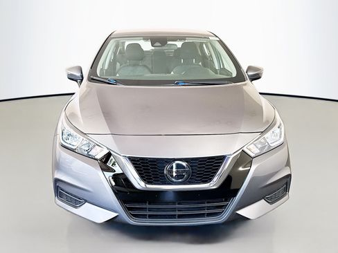 Used 2020 Nissan Versa SV FWD image 2
