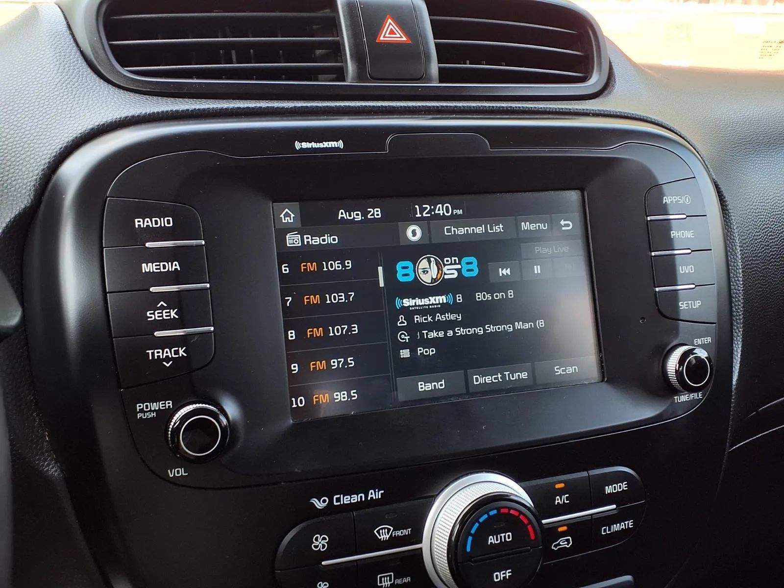Used 2019 Kia Soul + FWD image 11