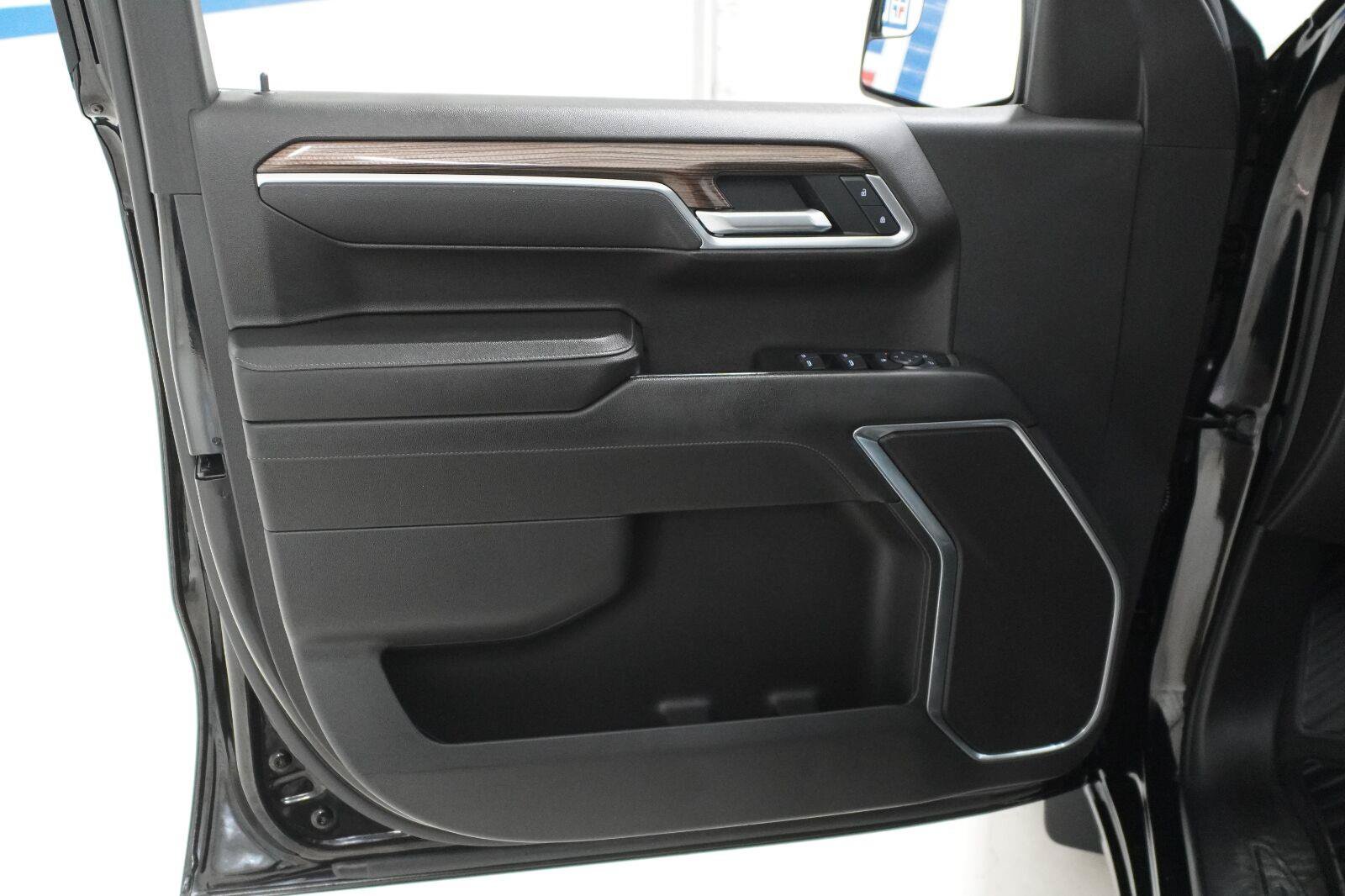 Used 2025 Chevrolet Silverado 1500 LT RWD image 19