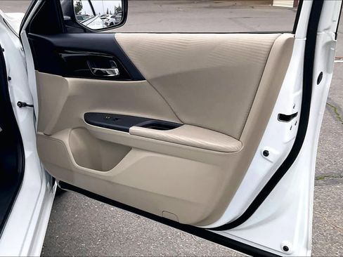 Used 2017 Honda Accord LX image 25