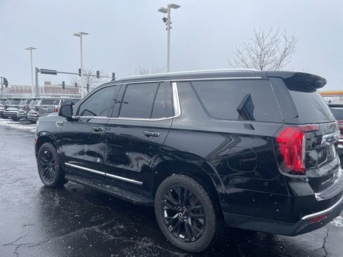 Used 2021 GMC Yukon SLT w/ SLT Premium Package image 4