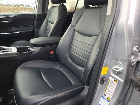 Used 2020 Toyota RAV4 XLE Premium image 22