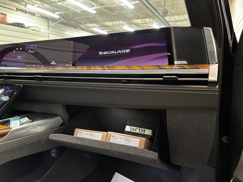 Used 2025 Cadillac Escalade Sport Platinum image 36