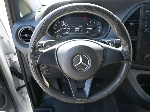 Used 2016 Mercedes-Benz Metris image 2