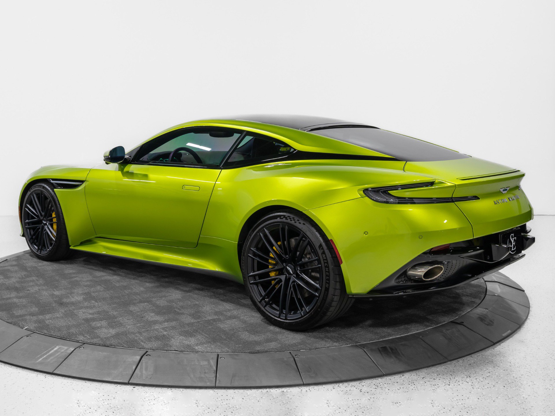 Used 2024 Aston Martin DB12 Coupe RWD image 5