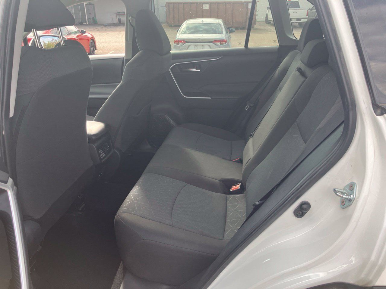 Used 2025 Toyota RAV4 XLE FWD image 8