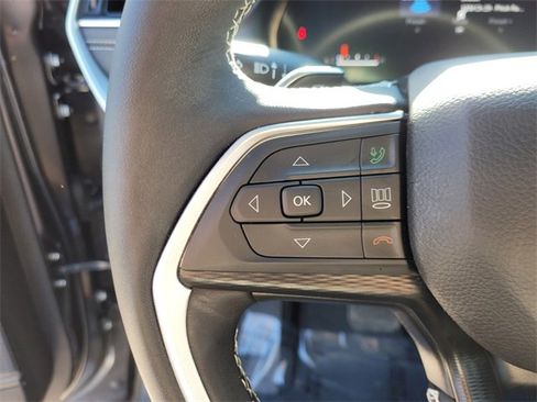 Used 2025 Jeep Grand Cherokee Altitude image 28