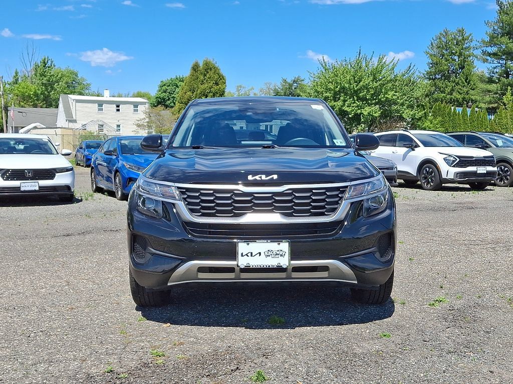 Certified 2023 Kia Seltos LX AWD/4WD image 2