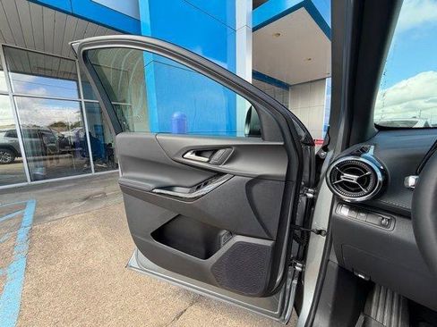 New 2026 Chevrolet Equinox LT w/ Convenience Package II FWD image 17