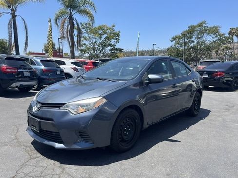 Used 2015 Toyota Corolla LE FWD image 2