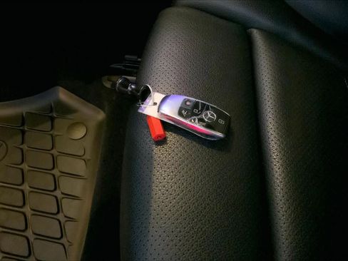 Used 2022 Mercedes-Benz GLC 300 image 13