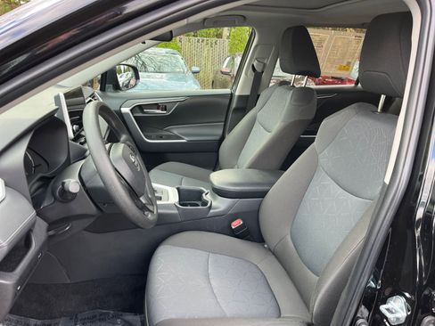 Used 2025 Toyota RAV4 XLE image 36