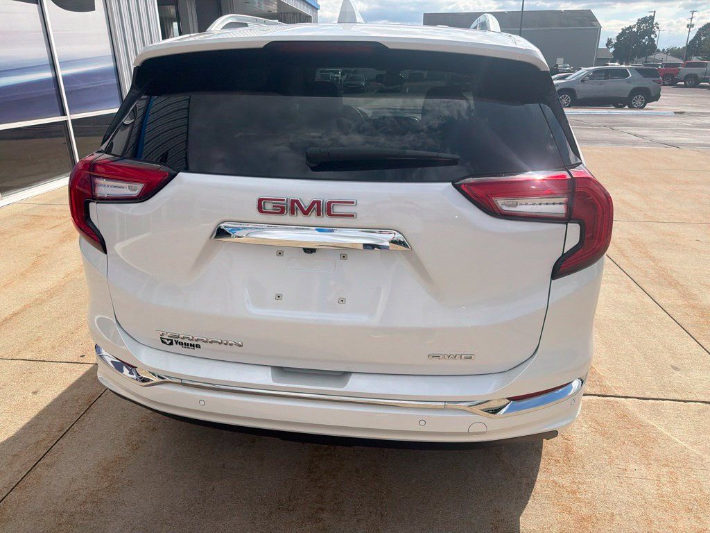 Certified 2023 GMC Terrain Denali w/ Denali Premium Package AWD/4WD image 4