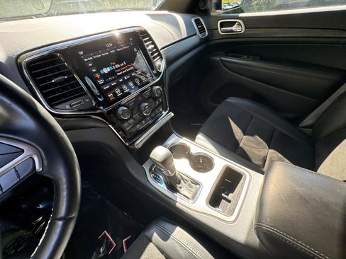 Used 2022 Jeep Grand Cherokee Laredo X image 25