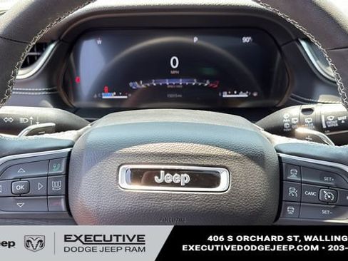 Used 2024 Jeep Grand Cherokee Altitude AWD/4WD image 10