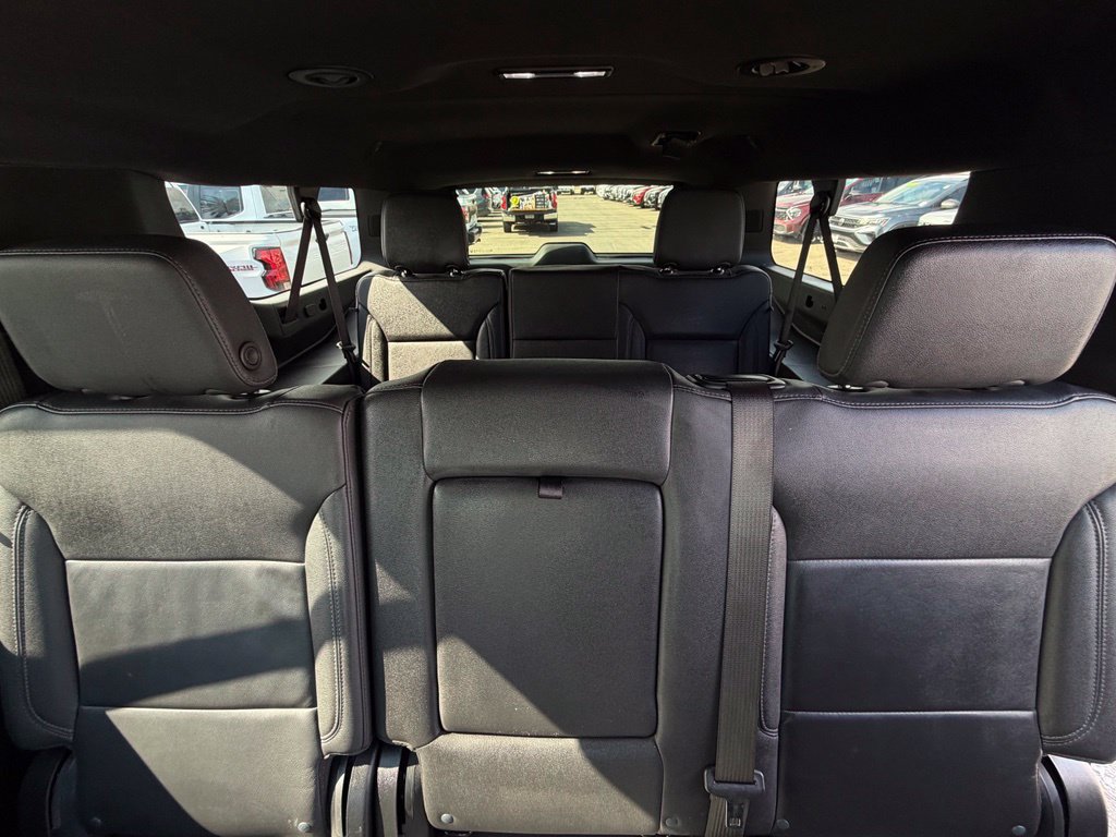 Used 2025 Chevrolet Suburban Z71 AWD/4WD image 12