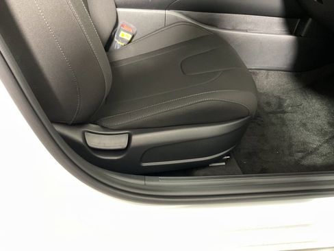 New 2025 Hyundai Elantra SEL image 33
