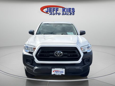 Used 2022 Toyota Tacoma SR image 3