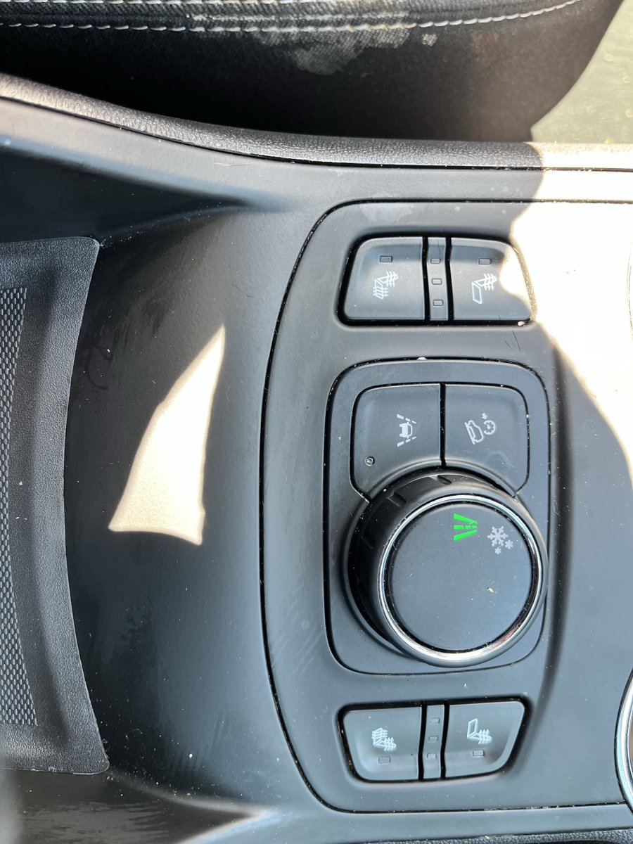 Used 2022 GMC Terrain SLE w/ Driver Convenience Package FWD image 16