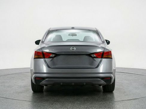 Used 2025 Nissan Altima 2.5 SV image 7