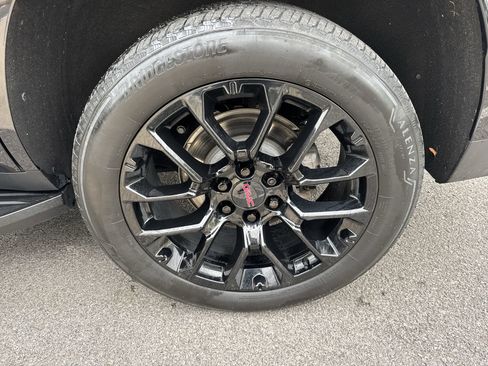 Used 2023 GMC Yukon SLE w/ Gmc Pro Safety Plus Package image 30