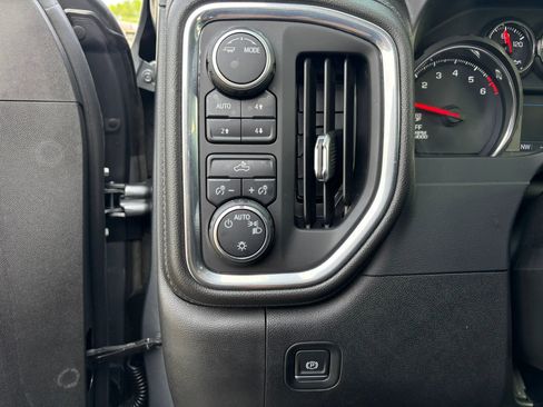 Used 2021 Chevrolet Silverado 1500 LT w/ Z71 Off-Road Package image 19