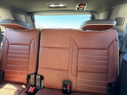 Used 2024 GMC Yukon Denali Ultimate AWD/4WD image 8