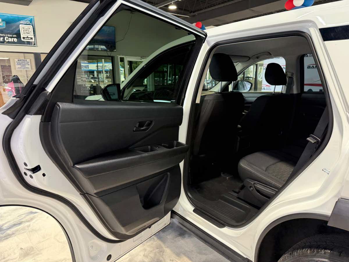 Used 2024 Nissan Pathfinder S AWD/4WD image 34