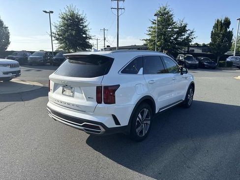 Certified 2022 Kia Sorento SX Prestige w/ Panoramic Sunroof Package AWD/4WD image 8
