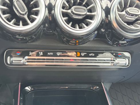 Used 2022 Mercedes-Benz GLB 250 4MATIC image 21