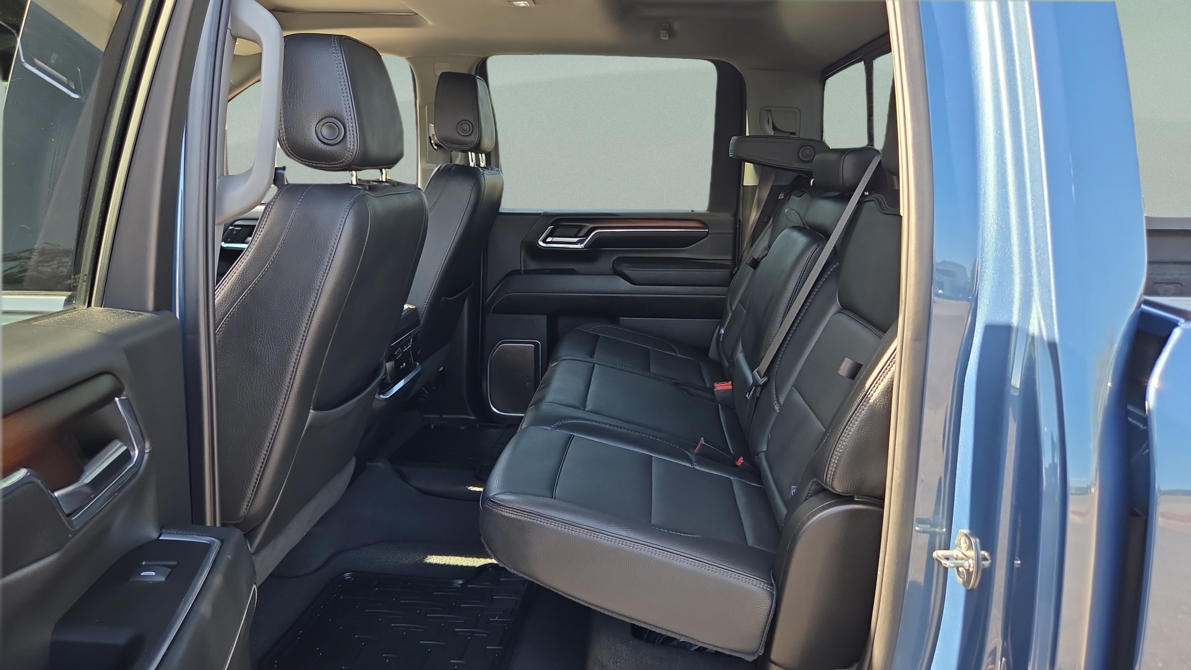 Used 2024 GMC Sierra 2500 Denali w/ Denali Reserve Package AWD/4WD image 10