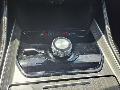 Used 2024 Jeep Wagoneer Series II AWD/4WD image 11