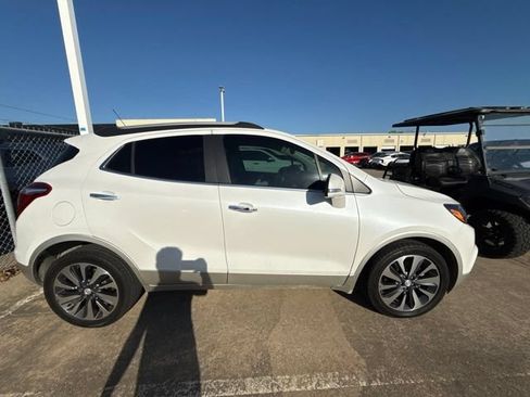 Used 2019 Buick Encore Essence FWD image 4